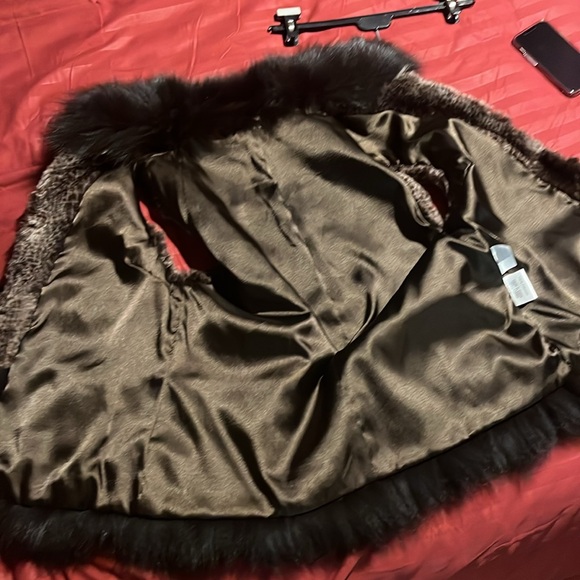 Lamb Vest with Fox Stand Collar and Bottom - Picture 10 of 10